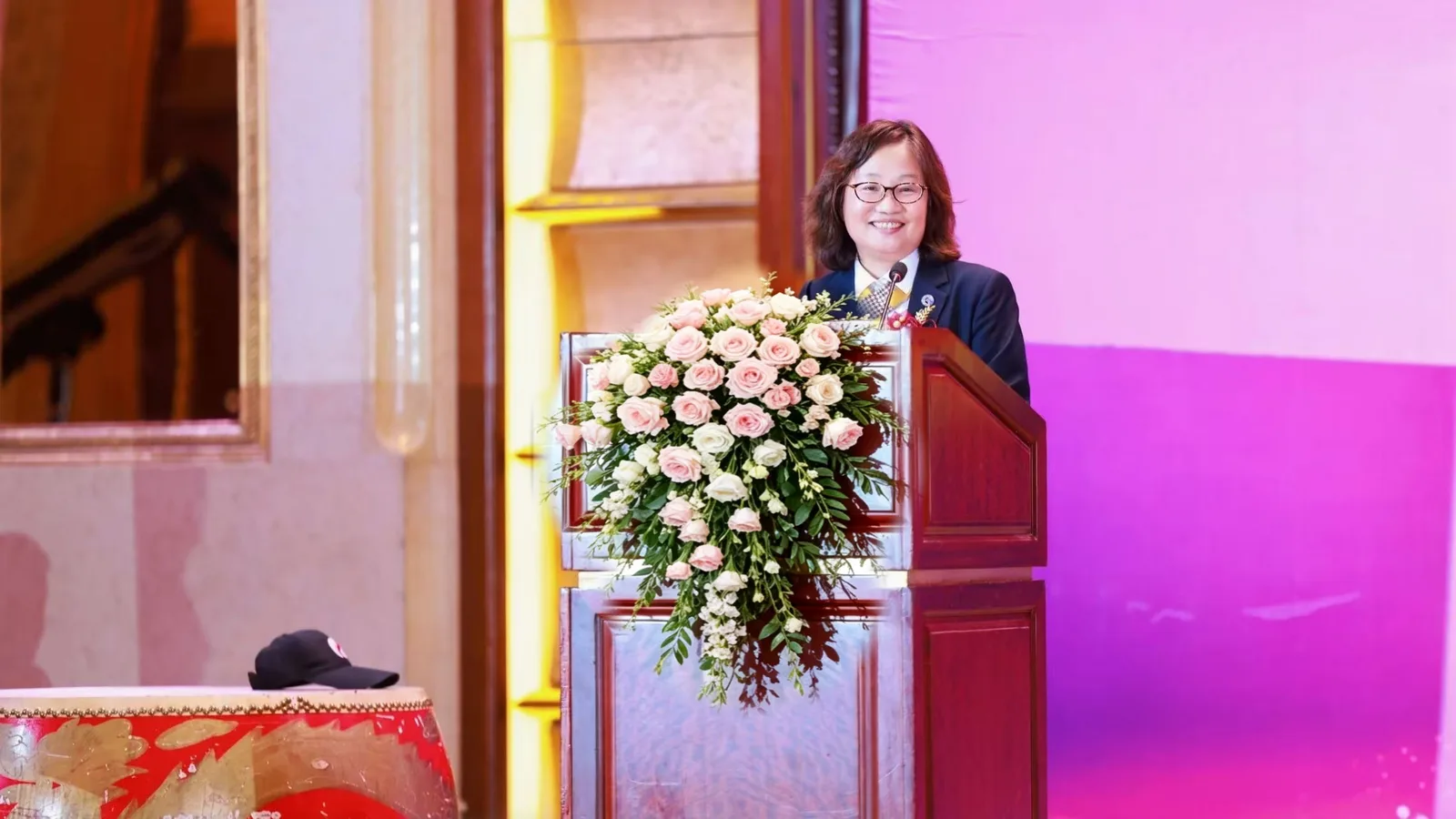 第十三届会长郑莎莉在30周年会庆上致辞
